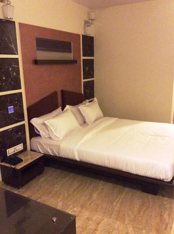 Hotel Sapna Mumbai Room photo