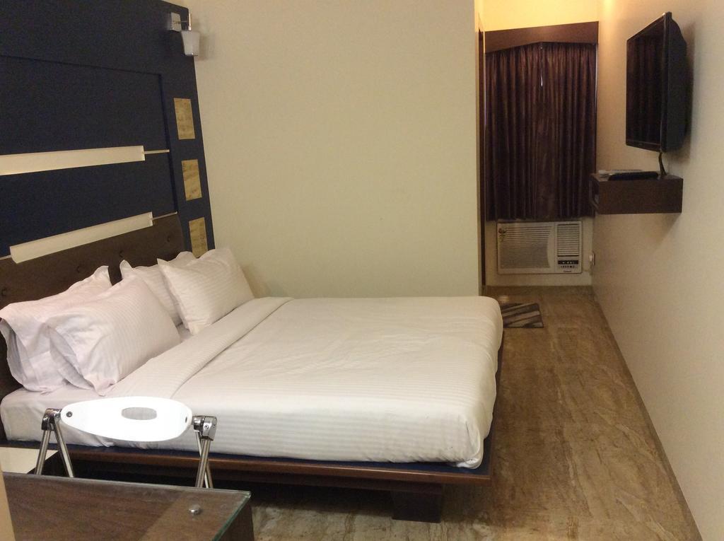 Hotel Sapna Mumbai Room photo