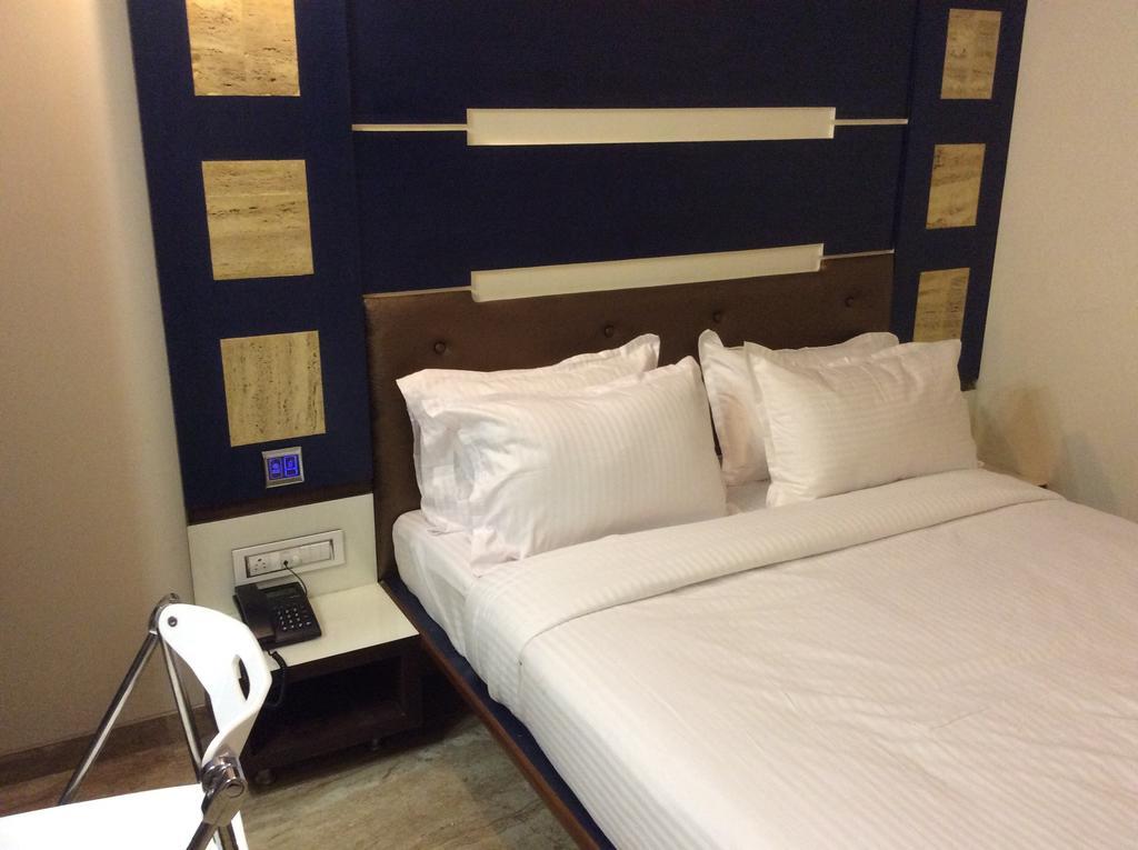 Hotel Sapna Mumbai Room photo